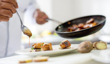 以安全透明的供应链体系为客户提供